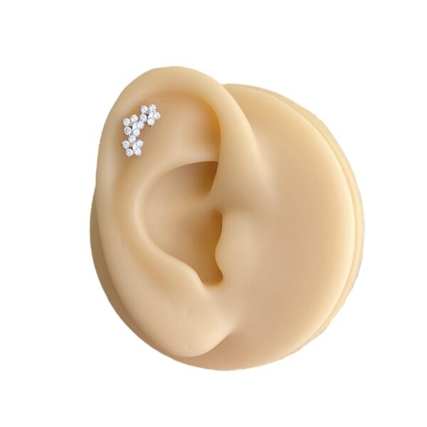 Labret Rosca Interna Titânio Trio de Flores Zircônias - Imagem 5