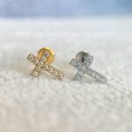 Labret Aço Rosca Interna Cruz Zirconias