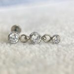 Labret Rosca Interna Titânio Pingente Duplo Zircônias