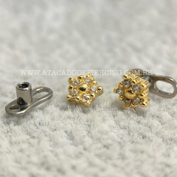 Kit Microdermal Titânio Topo Ouro 18K Flor Sakura Zircônias - Imagem 4
