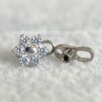 Kit Microdermal Titânio Topo Ouro 18K Branco Flor Zircônias