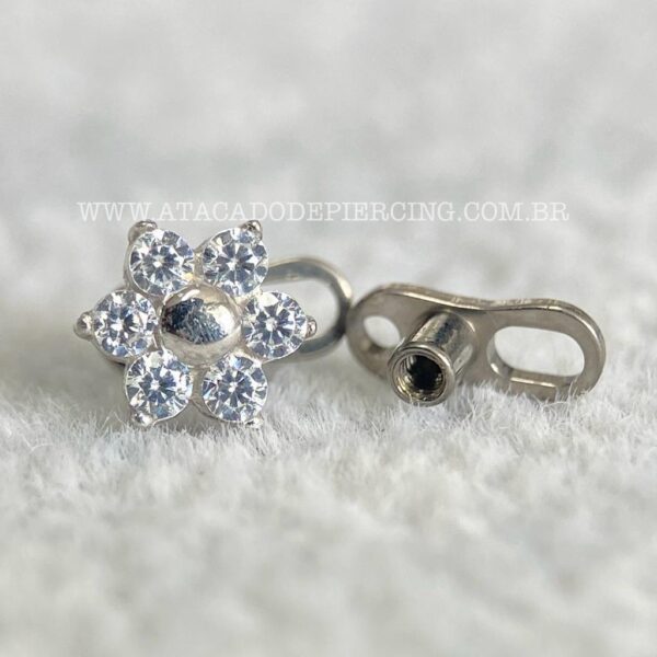 Kit Microdermal Titânio Topo Ouro 18K Branco Flor Zircônias - Imagem 1