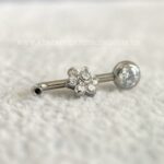 Piercing Intimo Titânio Flor Zircônias Rosca Interna - Imagem 5