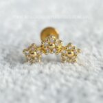Labret Ouro 18K Trio de Flores Zircônias