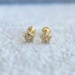 Brinco Ouro 18K Flor de Sakura Zirconias