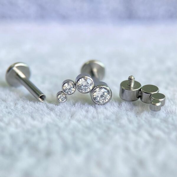 Labret Aço Rosca Interna Cluster Zircônias - Imagem 2