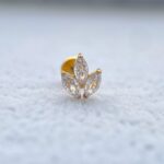 Labret Rosca Interna Titânio Flor de Lotus Zircônias - Imagem 3