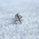 Labret Rosca Interna Titânio Flor de Lotus Zircônias - Imagem 4